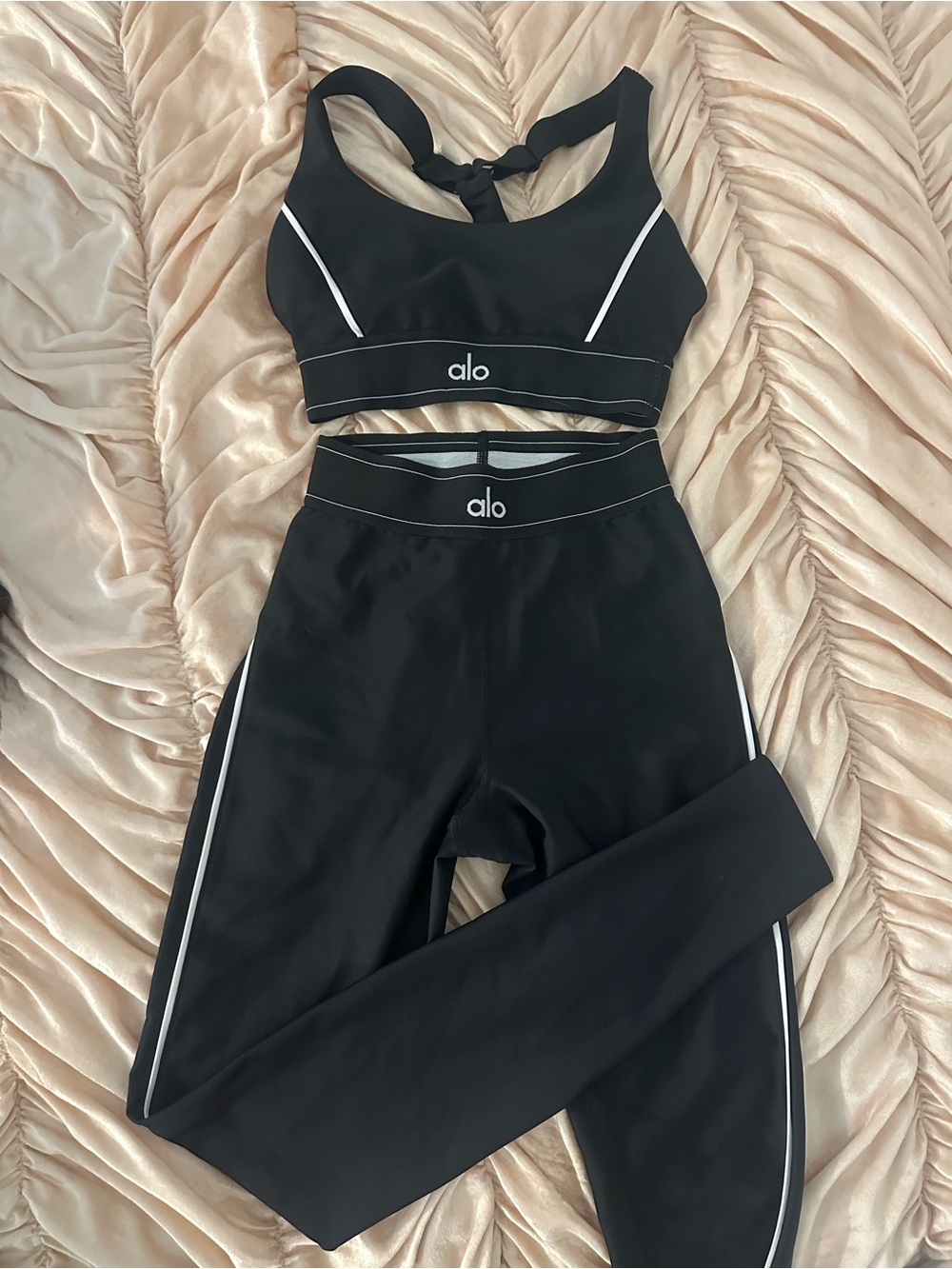 ALO yoga Airlift Suit Up Set XS